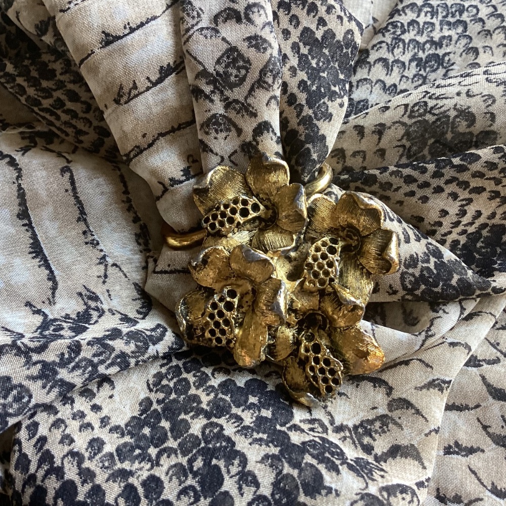 Spectacular Vintage Solid Brass Flower Floral Design Belt Buckle/Scarf Slide - Picture 12 of 14